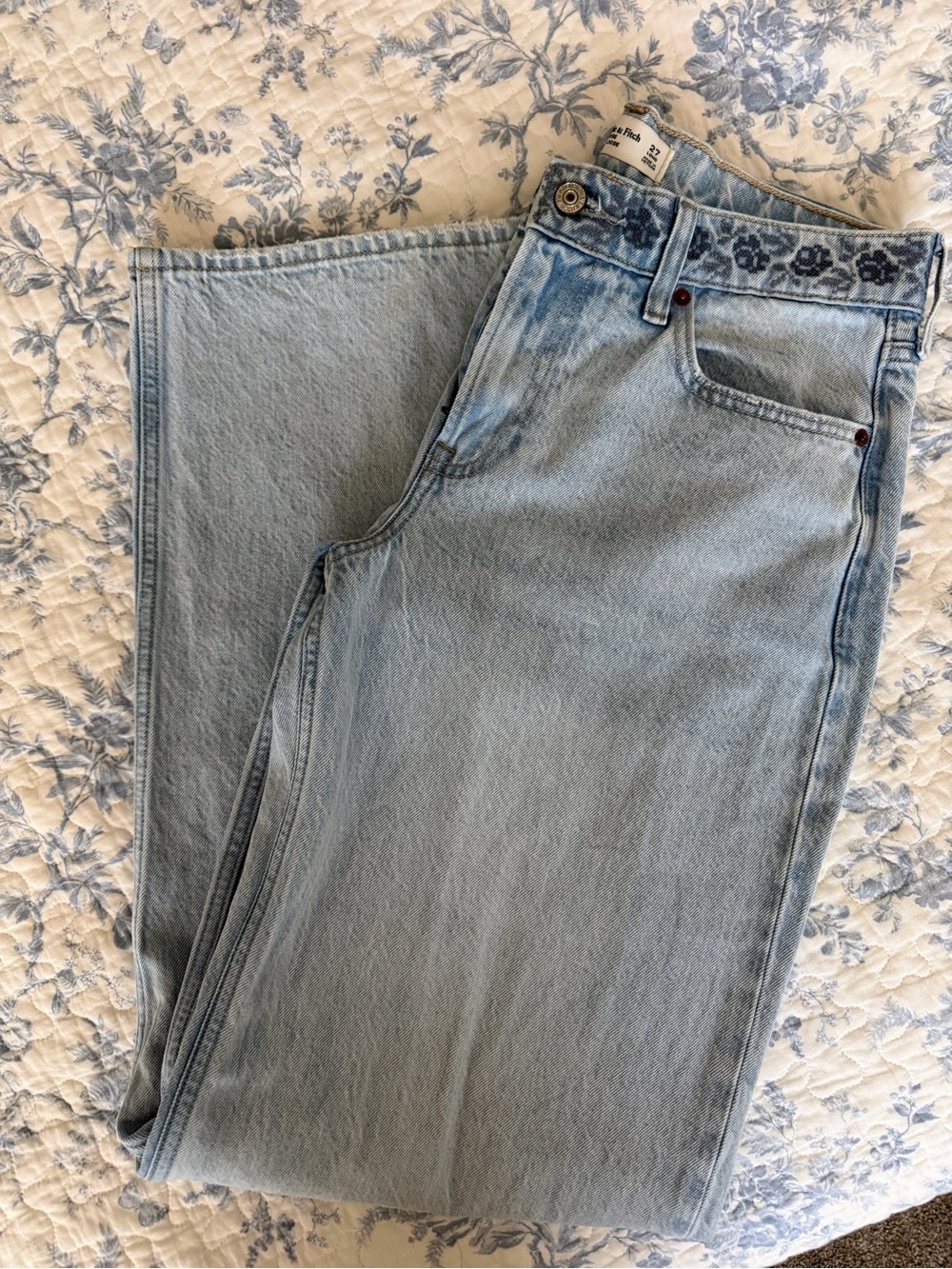 Abercrombie Low Rise Ultra Loose Jeans with Embroidered Waistband